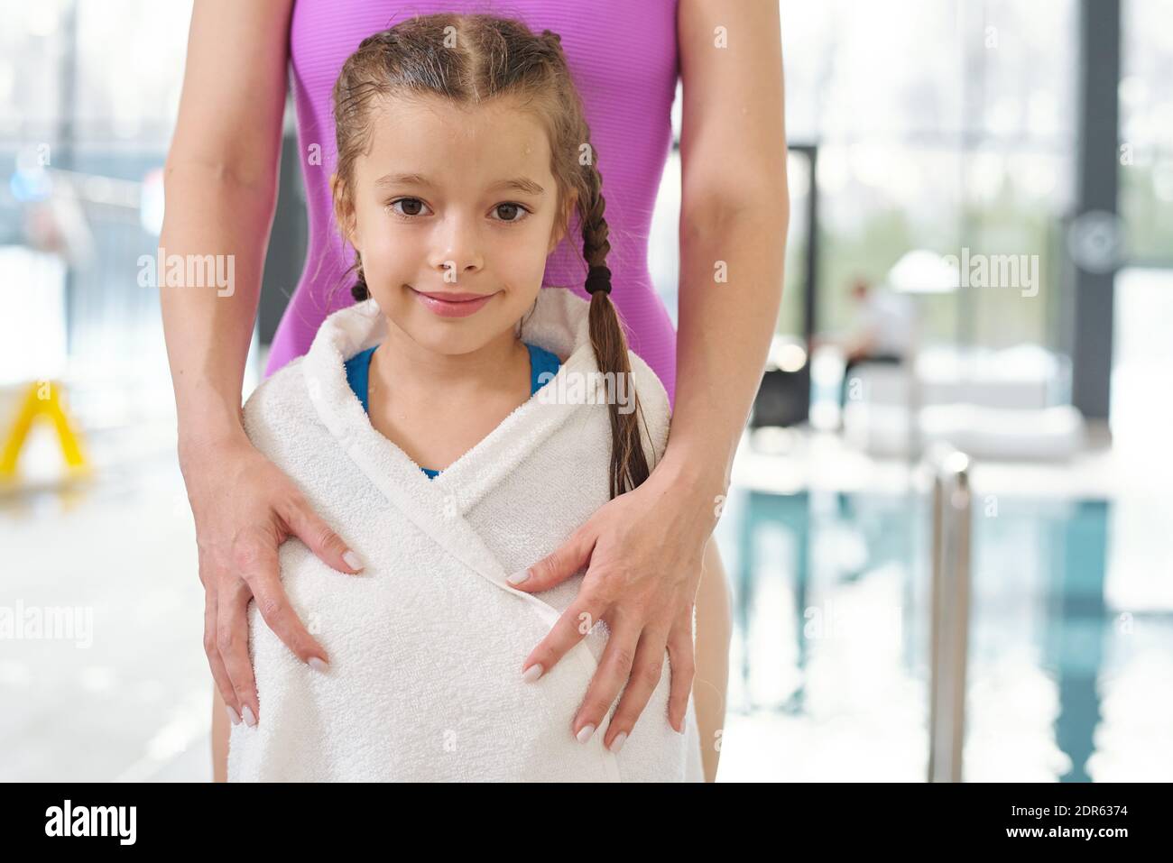 Little girls wrapped in towel hi res stock photography and images Alamy