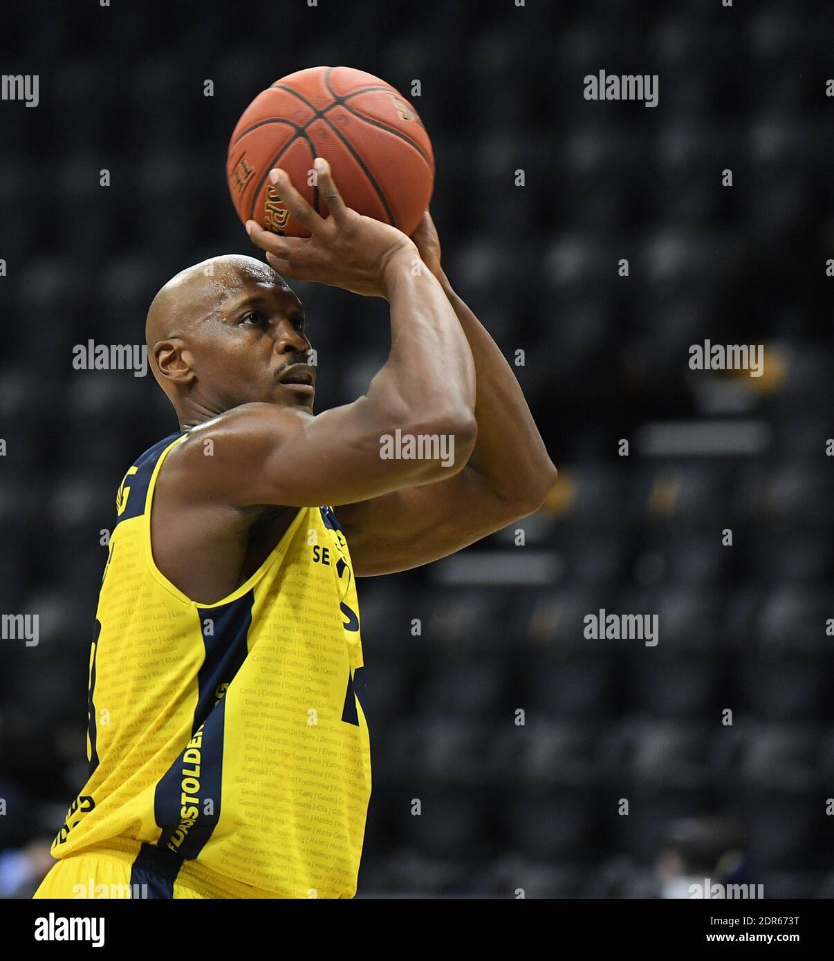 Oldenburg, Germany. 20th Dec, 2020. Basketball Bundesliga, EWE Baskets