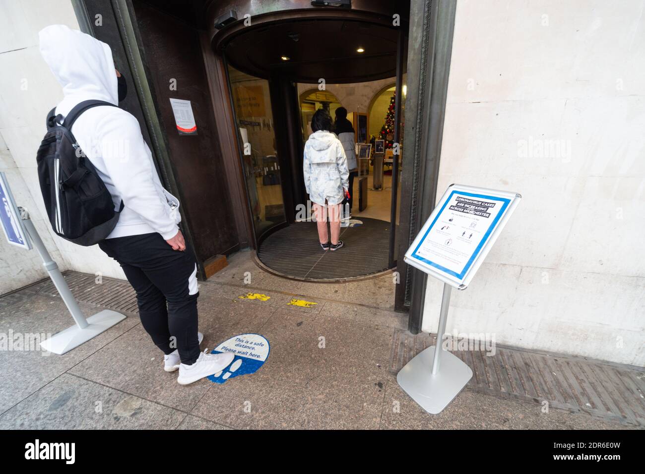 Social distancing at the entrance to Manchester Central Library ...