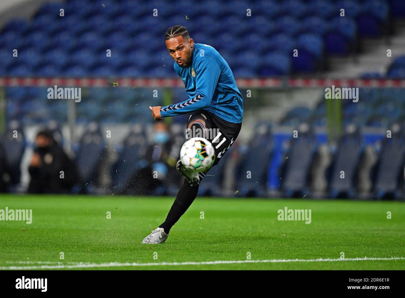 20th December 2020 Dragao Stadium Porto Portugal Portuguese Championship 2020 2021 Fc Porto Versus Nacional Kenji Gorre Of Nacional Before The Match Stock Photo Alamy
