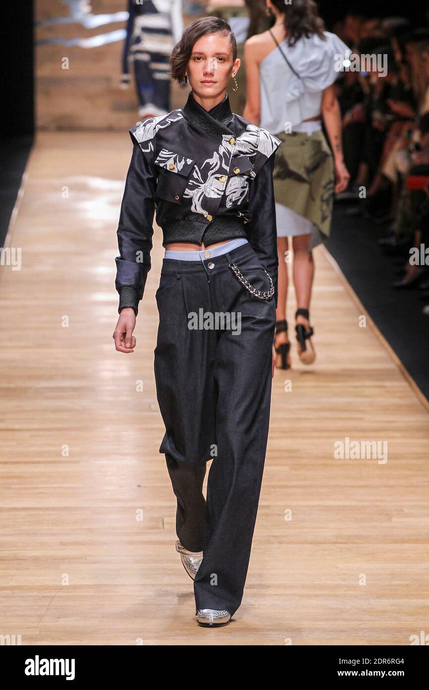 A model walks the runway during the Guy Laroche Ready to Wear show as part of Paris Fashion Week Womenswear Spring/Summer 2016 30, 2015 in Paris, France. Photo by