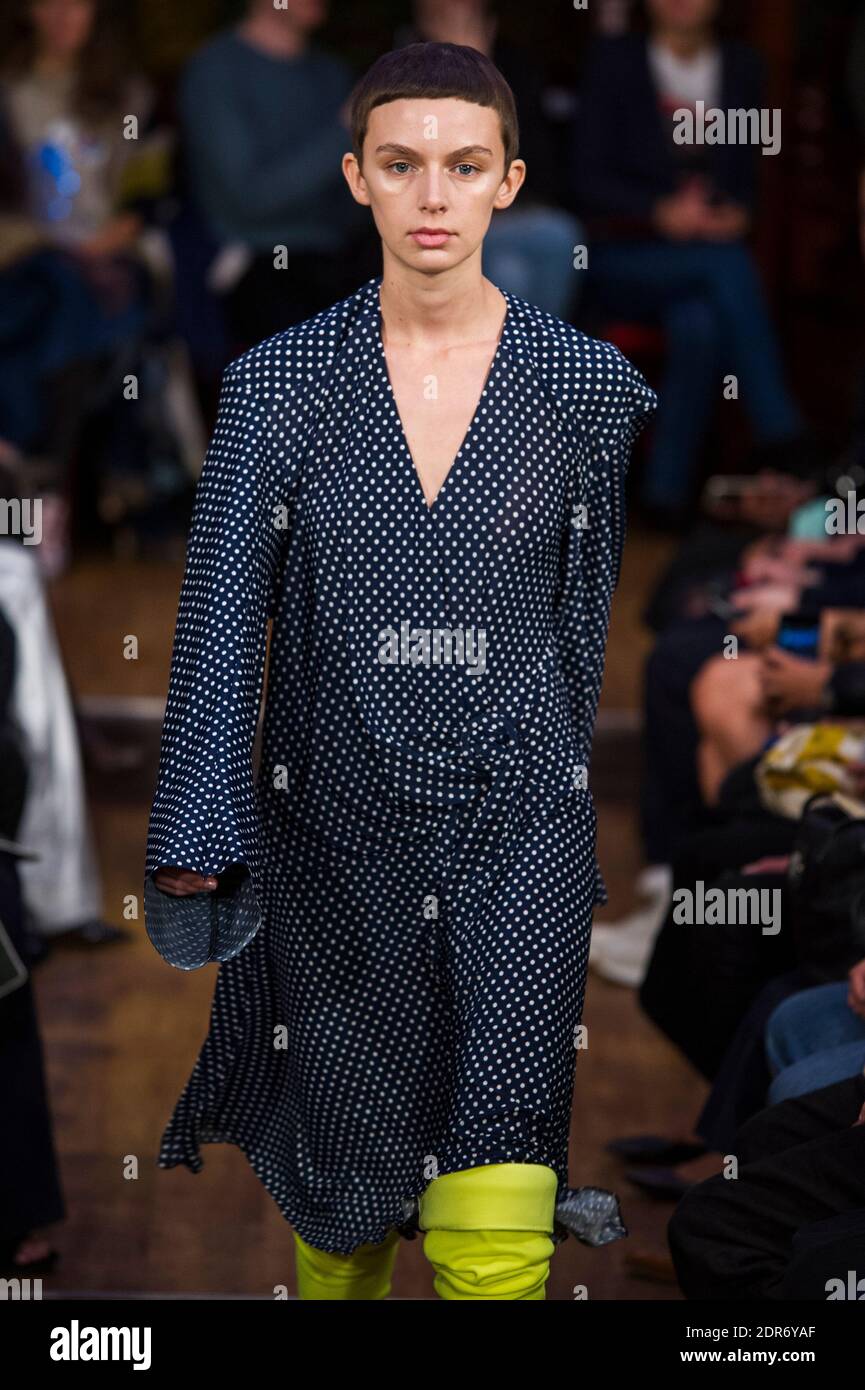 Vetements fashion hi-res stock photography and images - Alamy