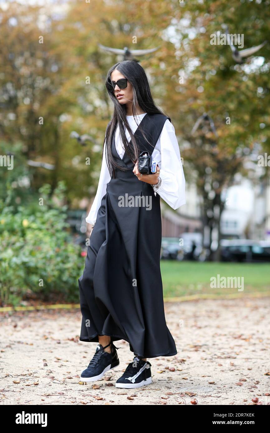 Street style, Gilda Ambrosio arriving at Chanel Fall-Winter 2018-2019 show  held at Grand Palais, in Paris, France, on March 6th, 2018. Photo by  Marie-Paola Bertrand-Hillion/ABACAPRESS.COM Stock Photo - Alamy