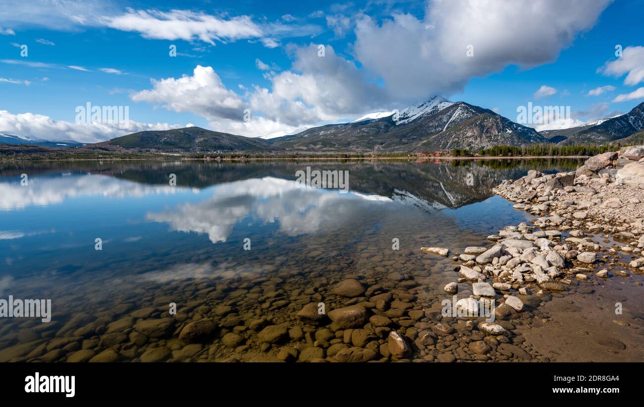 Reflections in still water hi-res stock photography and images - Alamy