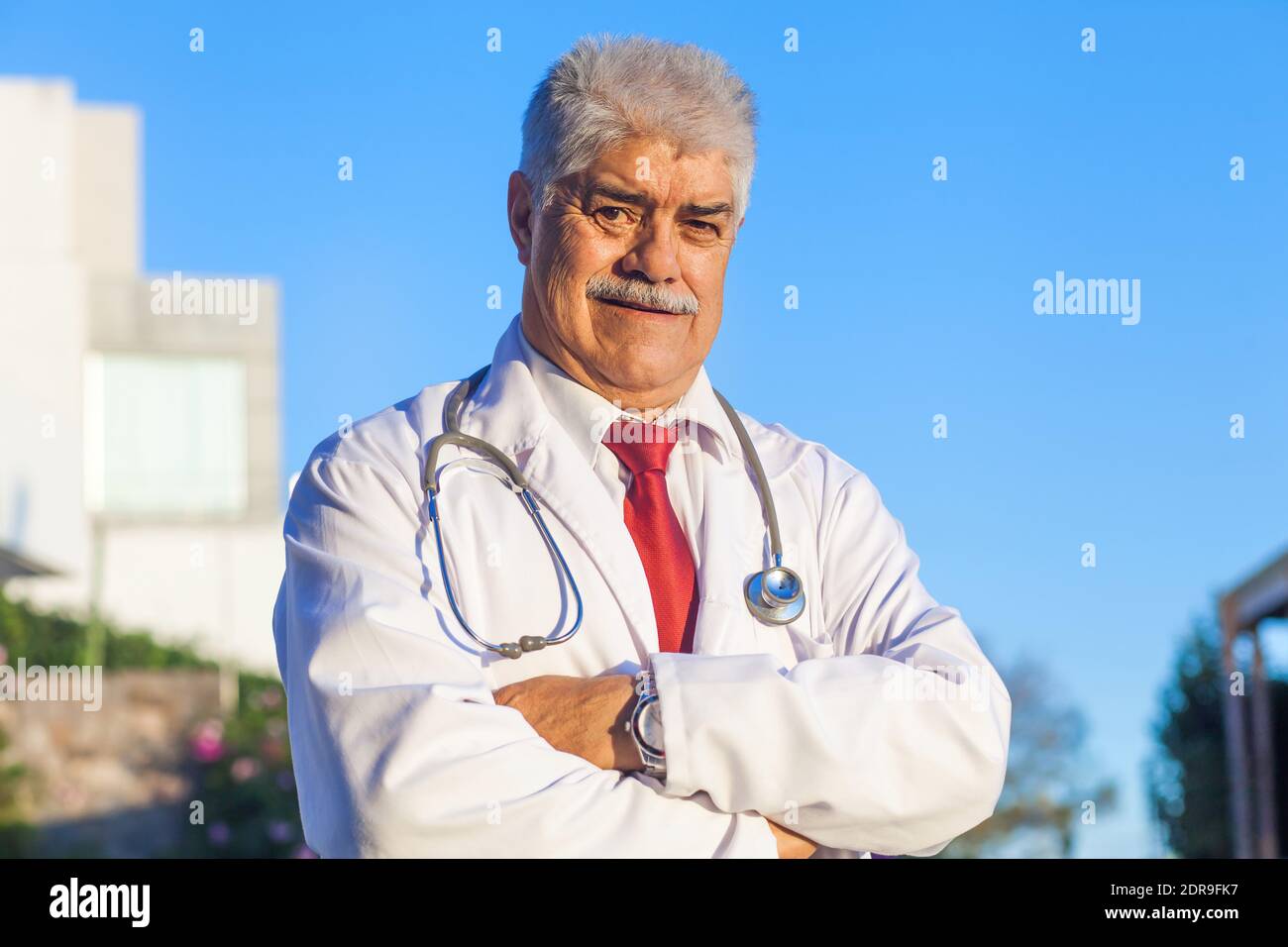 Doctor standing outside a hospital hi-res stock photography and images ...