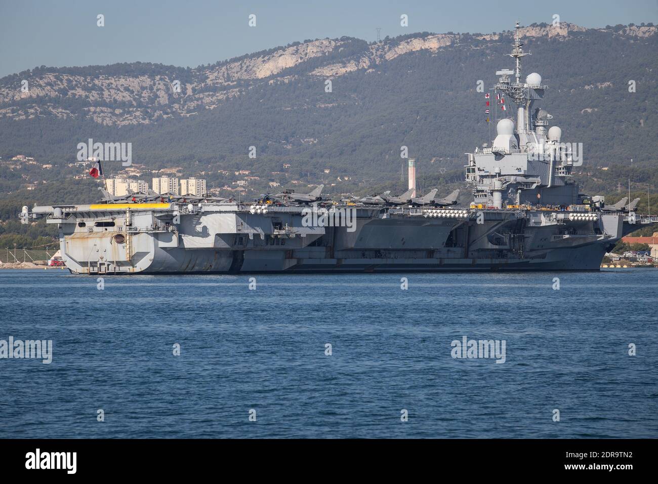 France's aircraft carrier Charles De Gaulle leaves the port of Toulon ...