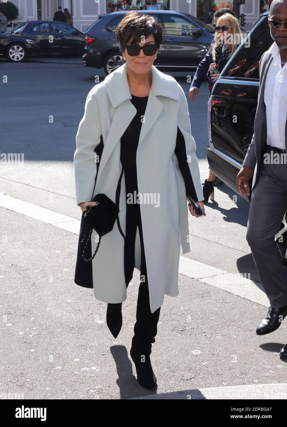 KRIS JENNER ARRIVE AU RESTAURANT L'AVENUE, AVENUE MONTAIGNE Photo by Nasser Berzane/ABACAPRESS.COM Stock Photo