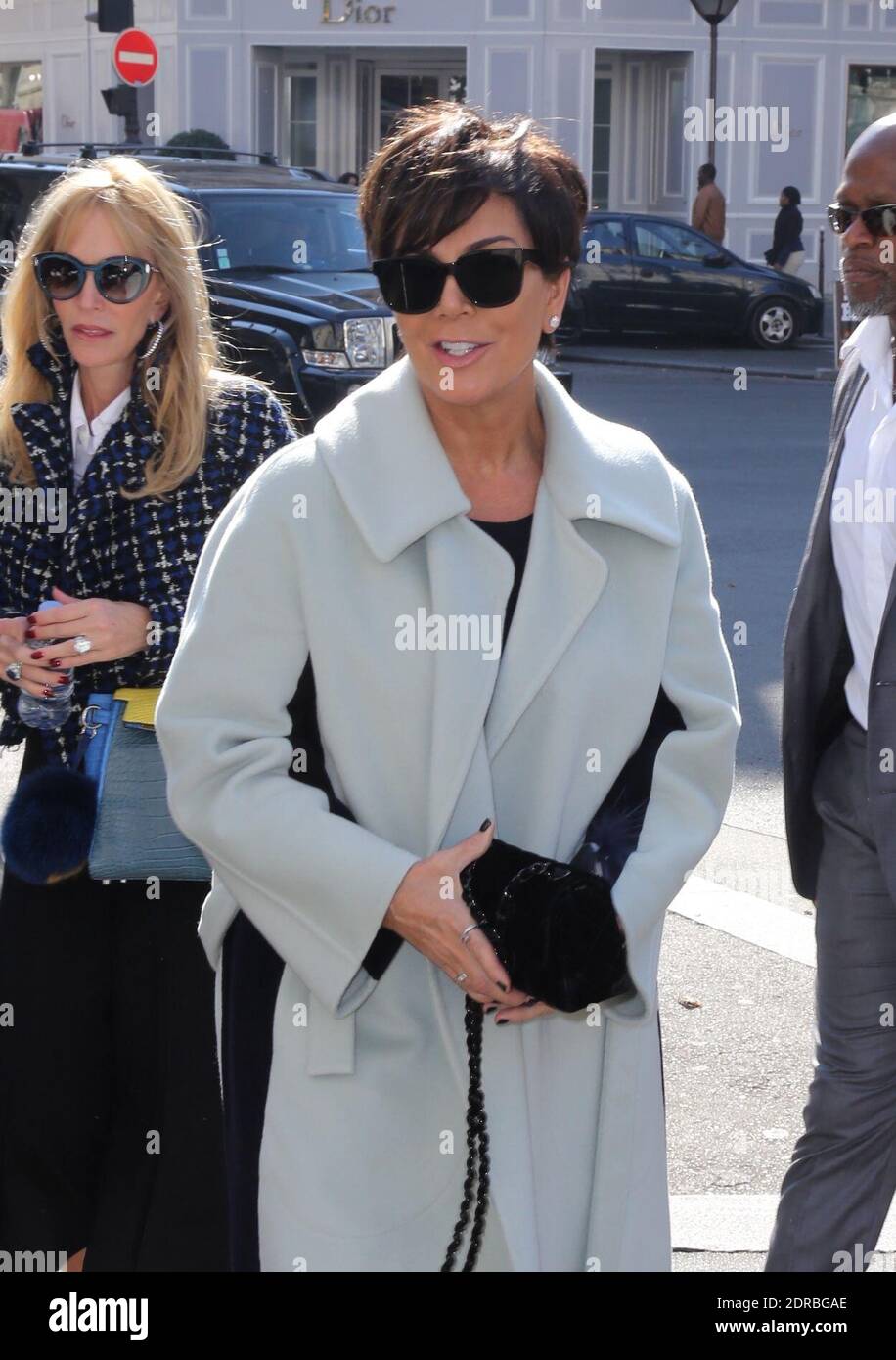 KRIS JENNER ARRIVE AU RESTAURANT L'AVENUE, AVENUE MONTAIGNE Photo by Nasser Berzane/ABACAPRESS.COM Stock Photo