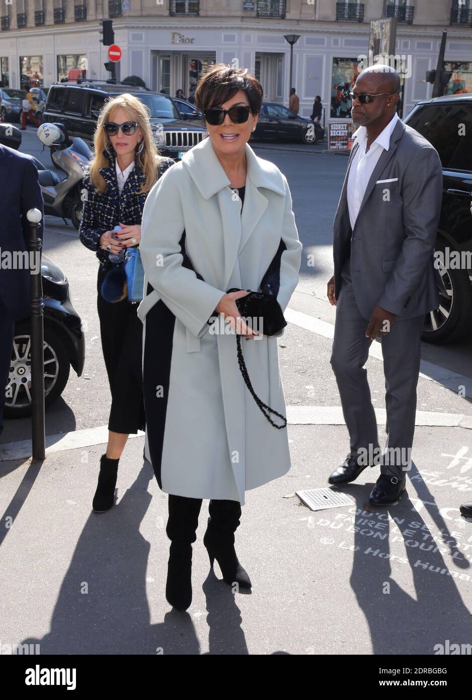 KRIS JENNER ARRIVE AU RESTAURANT L'AVENUE, AVENUE MONTAIGNE Photo by Nasser Berzane/ABACAPRESS.COM Stock Photo