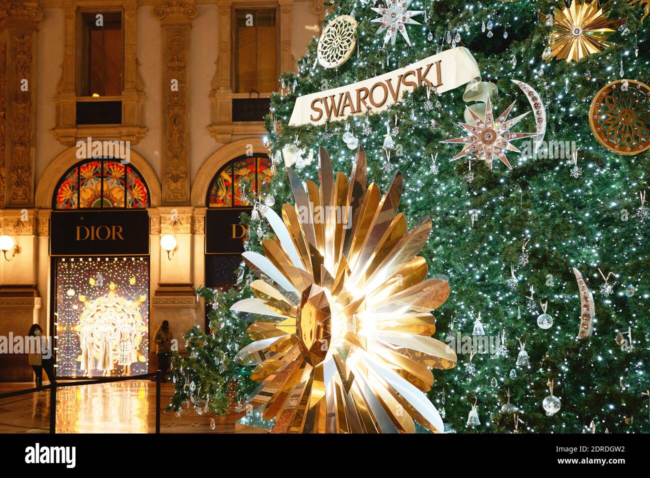 Milan, Italy - December, 15, 2020: Digital Christmas Tree Swarovski 2020 in  center of the Galleria Vittorio Emanuele II in front of Swarovski boutique  Stock Photo - Alamy