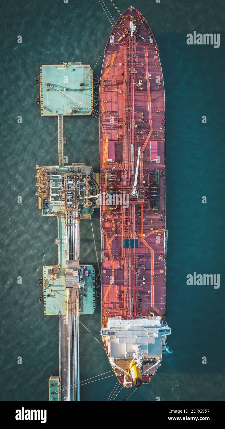 Container ship refueling hires stock photography and images Alamy