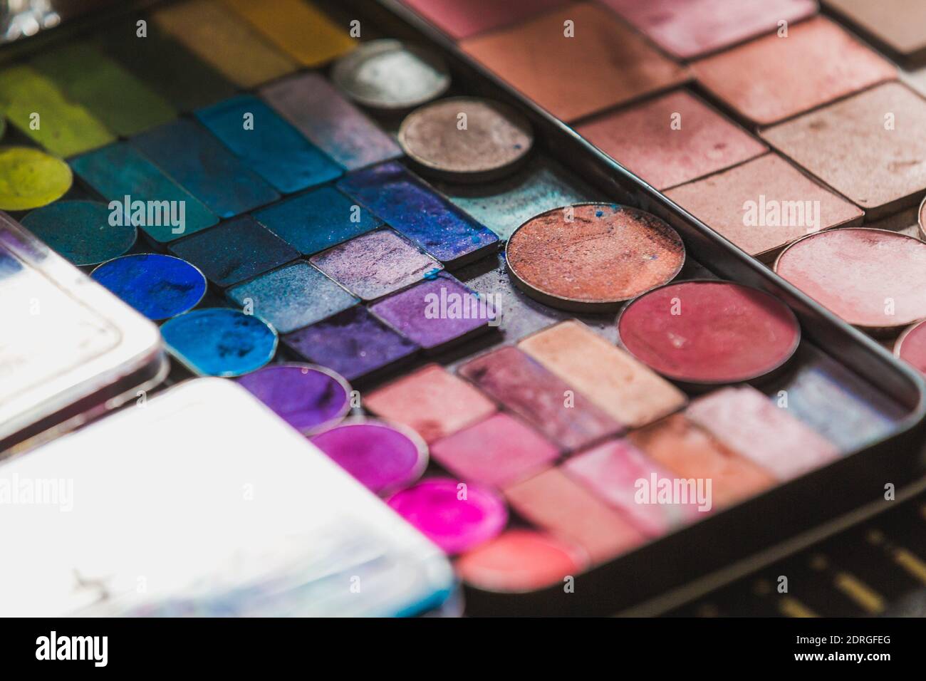 eyeshadow and blush palette Stock Photo Alamy