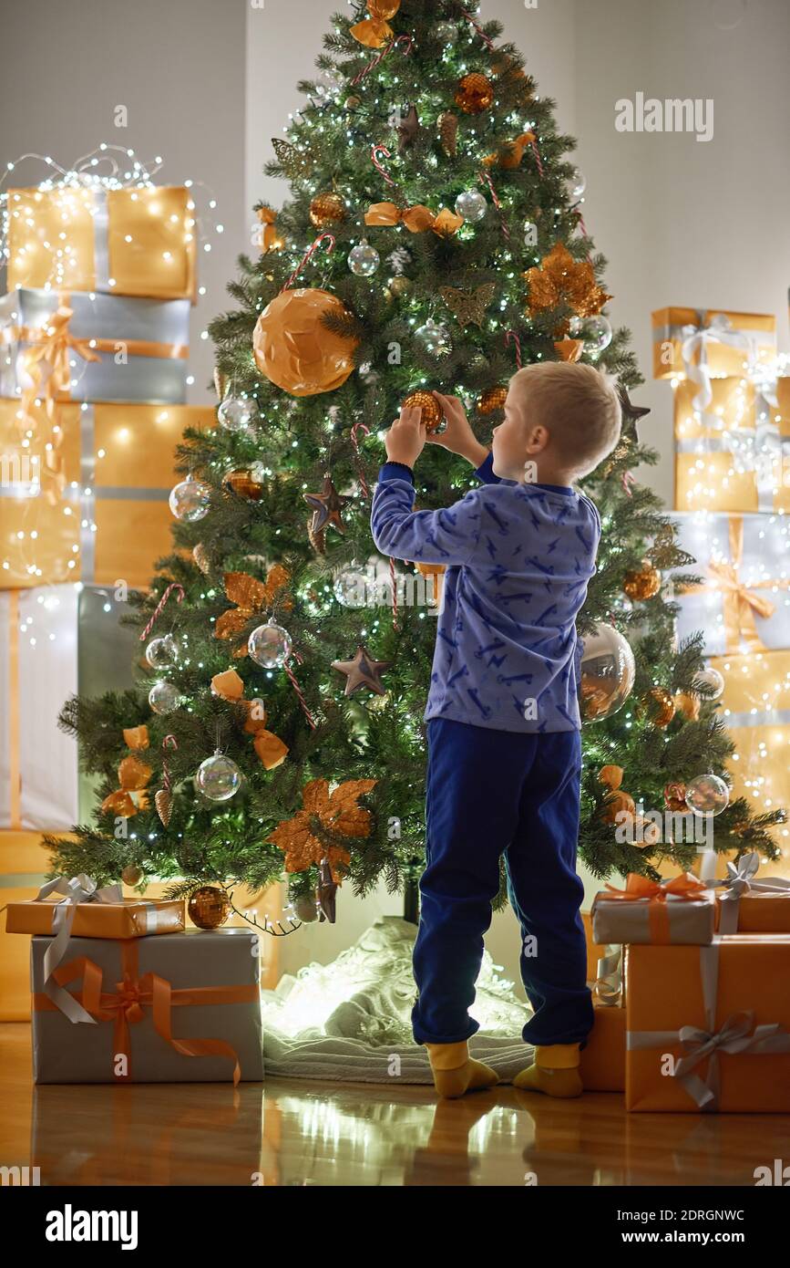 Helping hand children hires stock photography and images Alamy