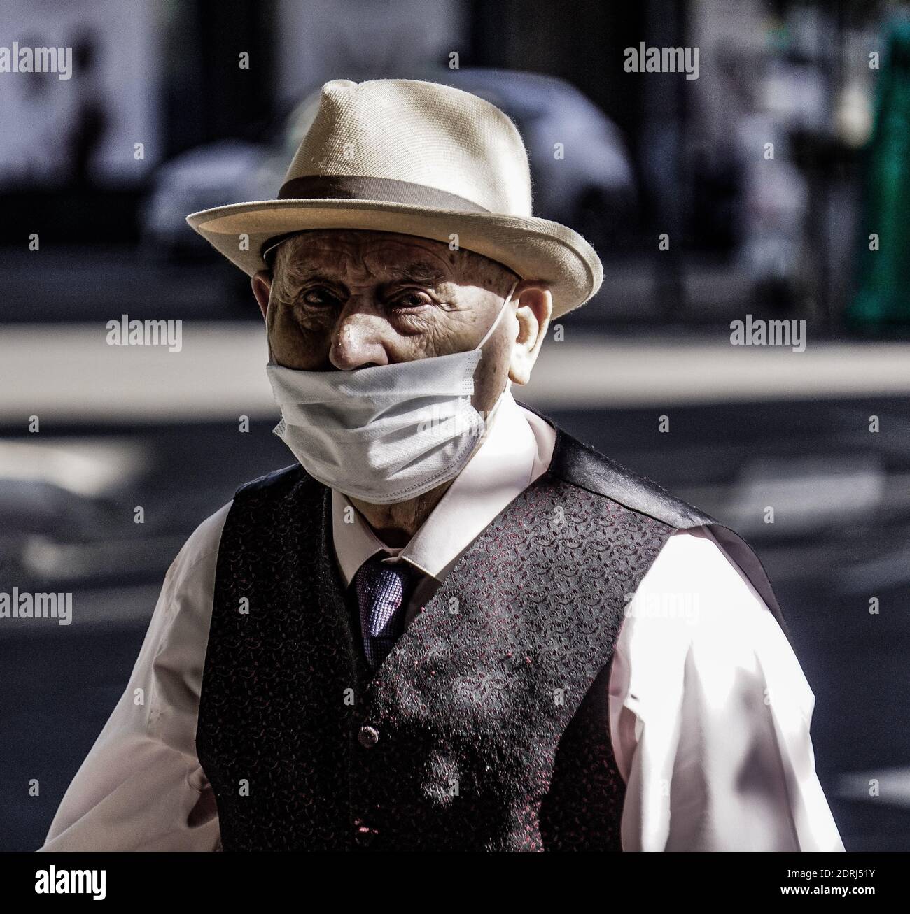 Black men wearing masks hi-res stock photography and images - Alamy