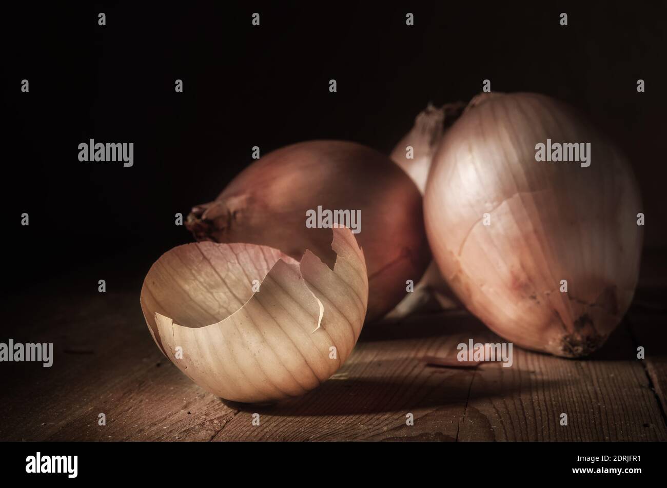 Peel onions hi-res stock photography and images - Alamy