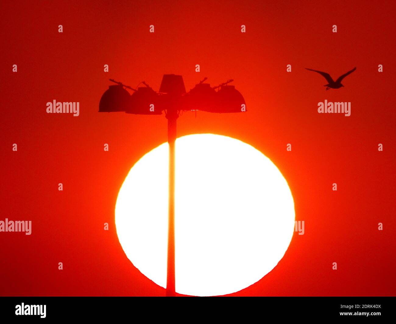Light Posts Sunset Sunset Behind A Lamp Post Stock Photo - Alamy