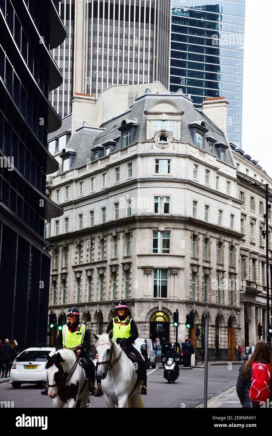 London, UK. 06th Sep, 2019. Mounted police outside high-rise buildings in London's banking district. Credit: Waltraud Grubitzsch/dpa-Zentralbild/ZB/dpa/Alamy Live News Stock Photo