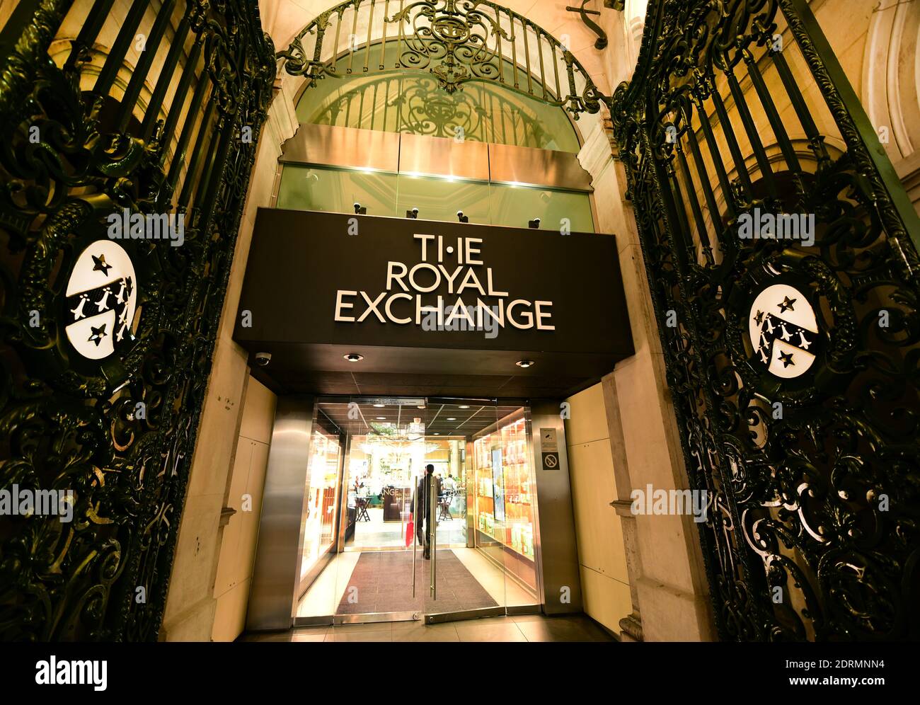 London, UK. 06th Sep, 2019. One of the three entrances to the former Royal Commodity Exchange, Royal Exchange. Since the courtyard was rebuilt 20 years ago, it has housed a stylish shopping centre with luxury shops, cafes and restaurants. Credit: Waltraud Grubitzsch/dpa-Zentralbild/ZB/dpa/Alamy Live News Stock Photo