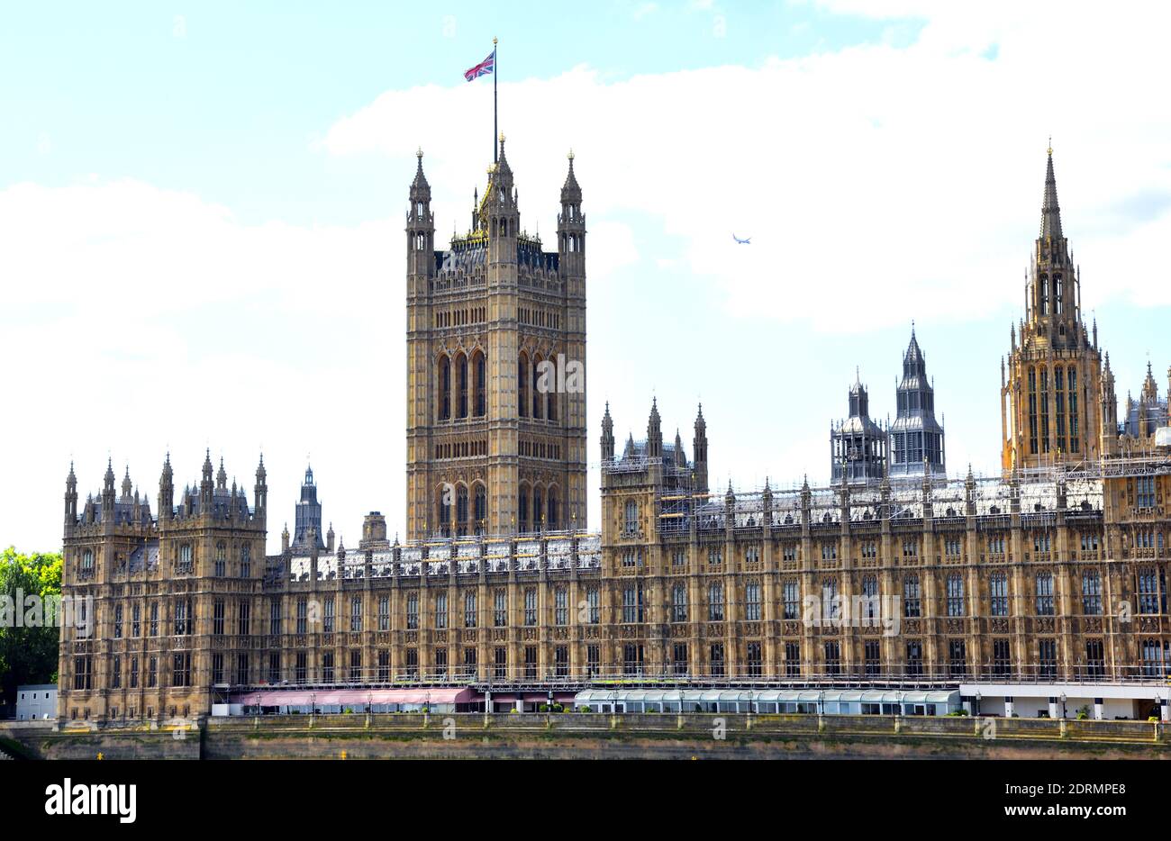 London, UK. 08th Sep, 2019. The flag of Great Britain flies on the parliament building Westminster Palace. Credit: Waltraud Grubitzsch/dpa-Zentralbild/ZB/dpa/Alamy Live News Stock Photo