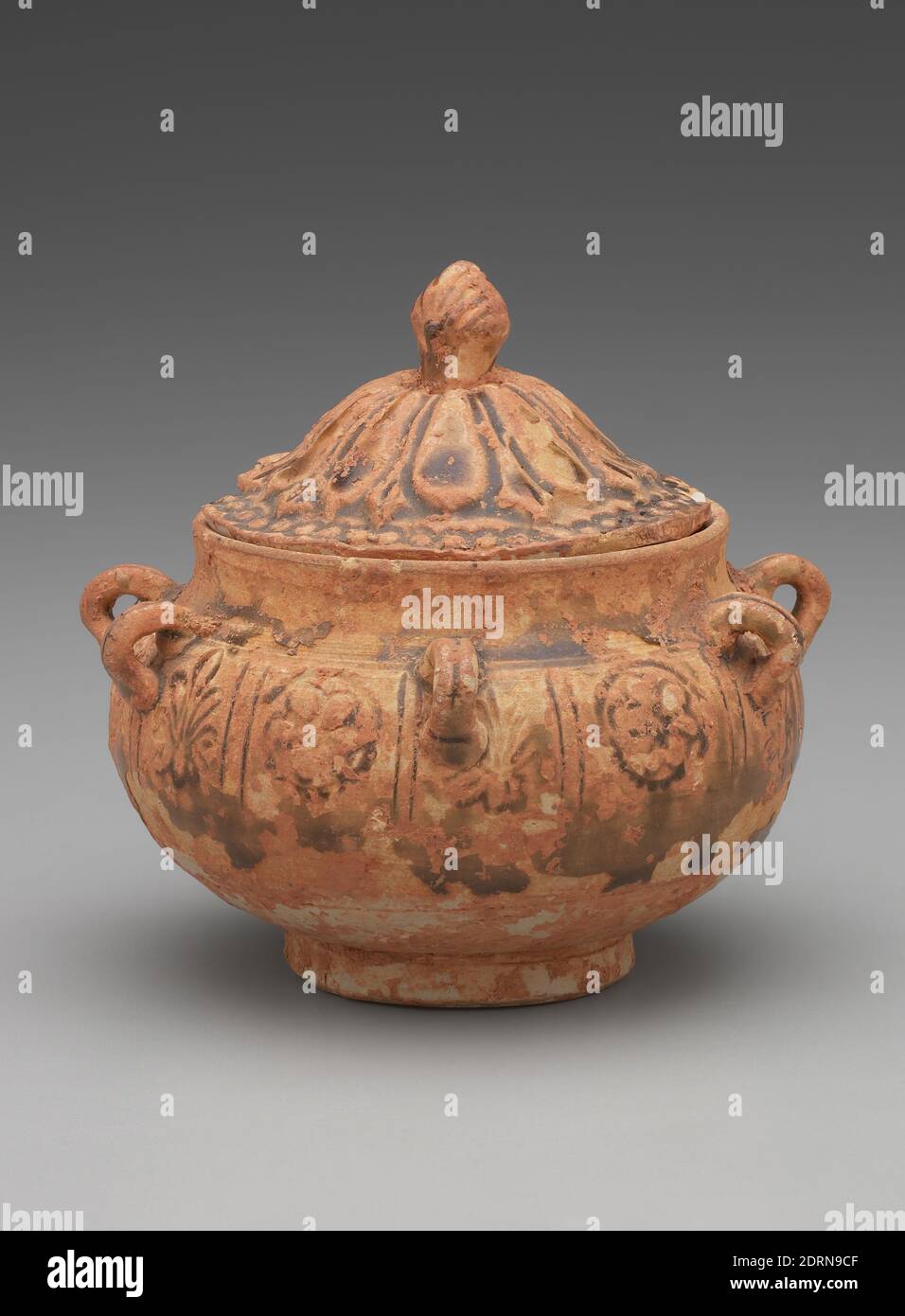 Jar with Flowers and Palmettes, late 6th–early 7th century, Stoneware with moulded with incised decoration under glaze (Hunan Xiangyin ware), 4 1/4 × 4 1/2 in. (10.8 × 11.4 cm), China, Chinese, Sui dynasty (581–618 C.E.), Containers - Ceramics Stock Photo