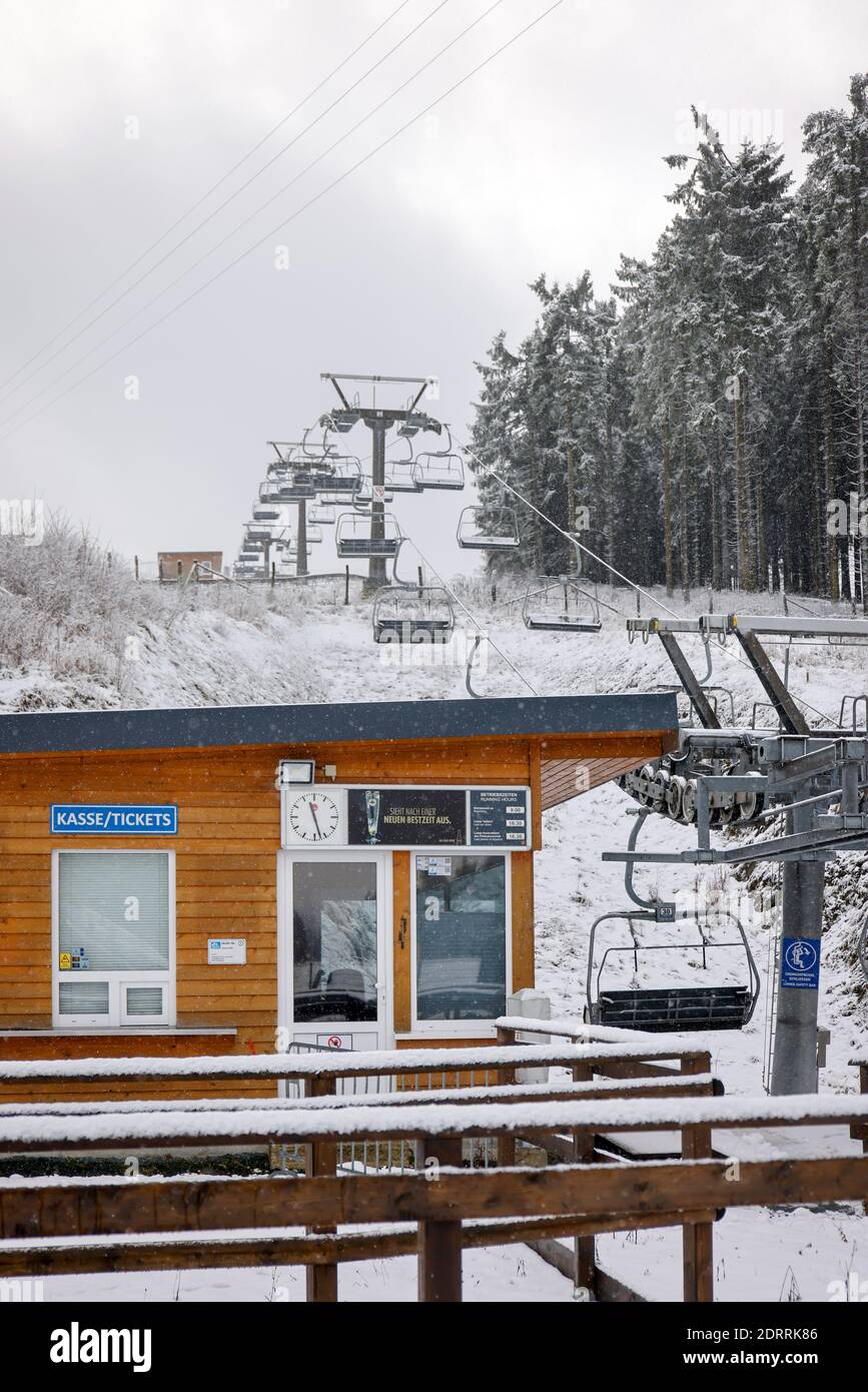 Winterberg, Sauerland, North Rhine-Westphalia, Germany - Closed ski lift, ski carousel, no winter sports in Winterberg in times of corona crisis at th Stock Photo
