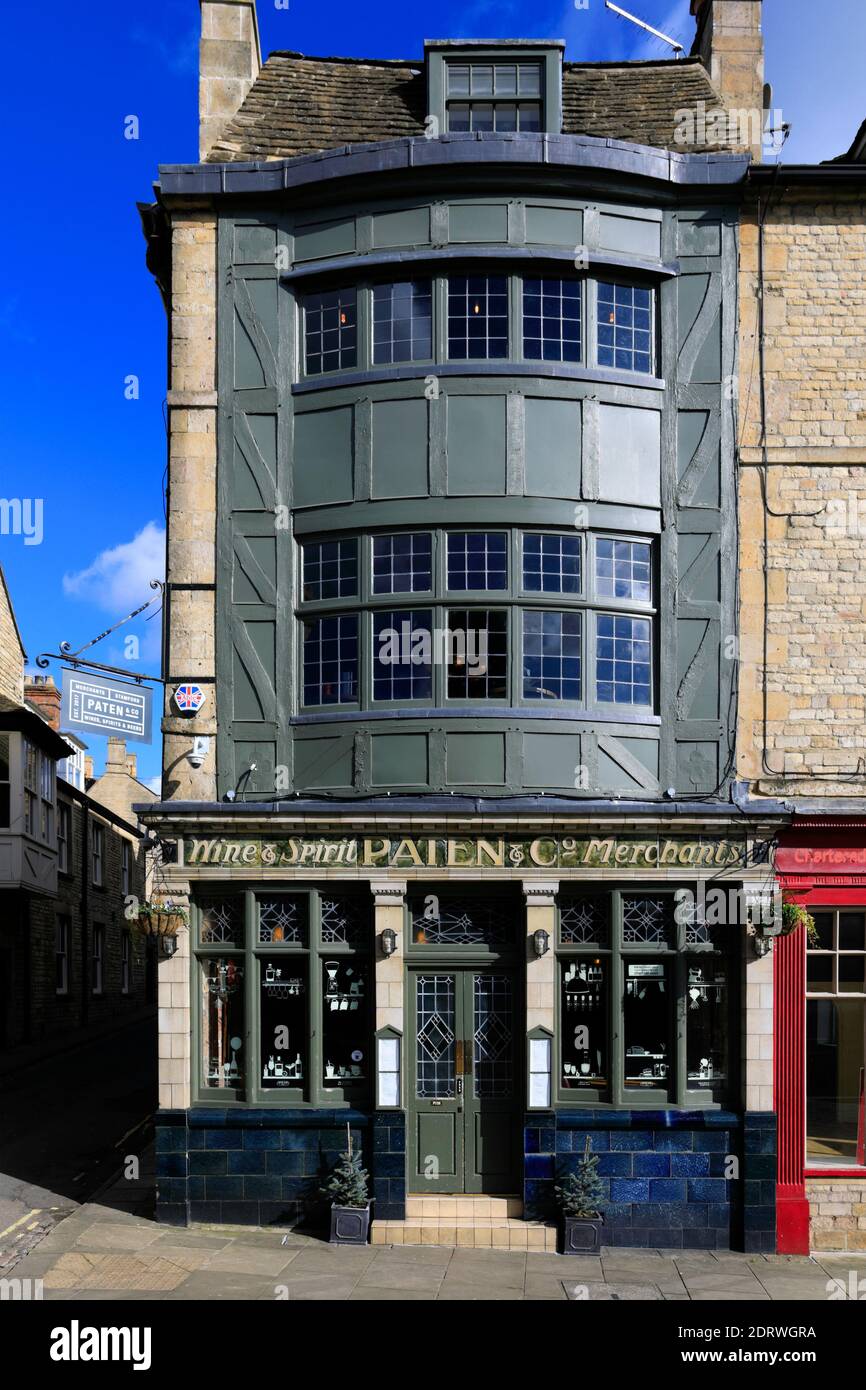 The Paten & Co pub, Red Lion Square, Stamford Town, Lincolnshire County, England, UK Stock Photo