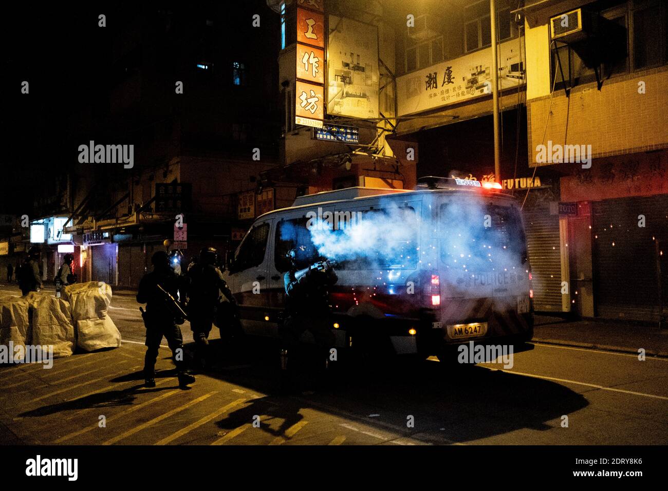 HONG KONG - PROTEST - NIGHT RIOTS - MB Stock Photo - Alamy