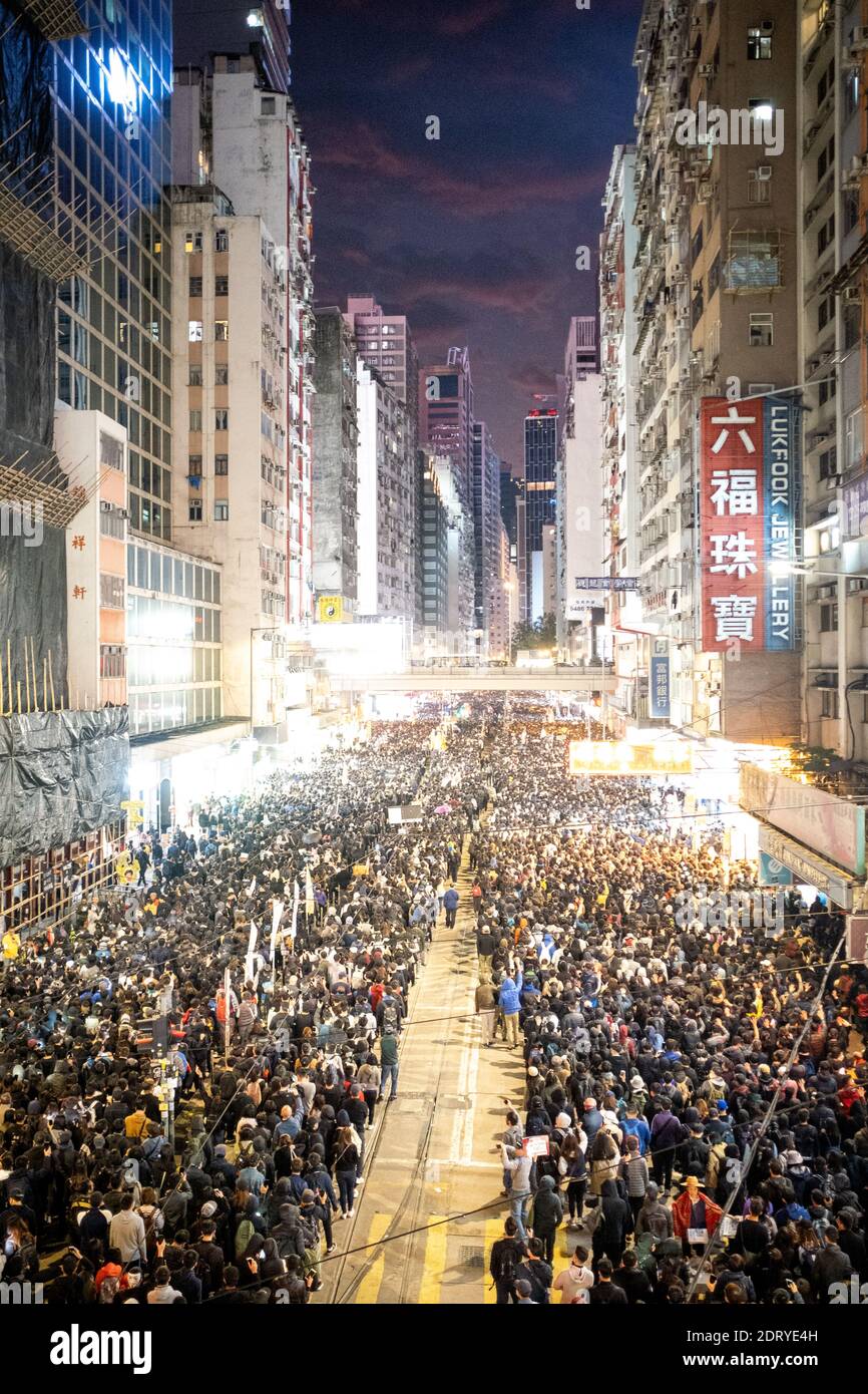 Demonstration of 800,000 people in Hong Kong for World Human Rights Day. Manifestation de 800 000 personnes à Hong Kong pour la journée mondiale des D Stock Photo
