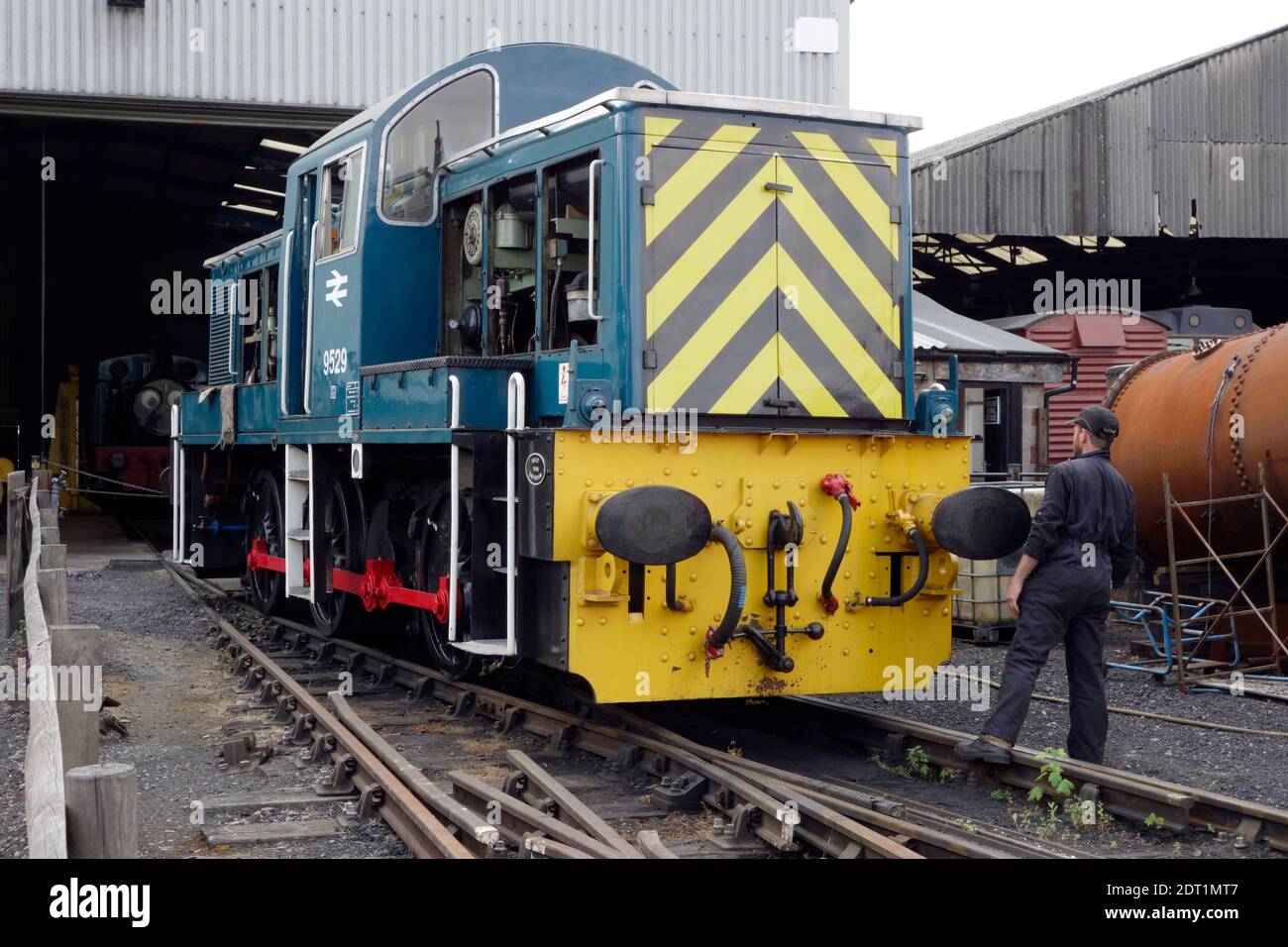 A British Rail Class 14 diesel-hydraulic locomotive (9529) at Wansford Station on the Nene Valley Railway Stock Photo