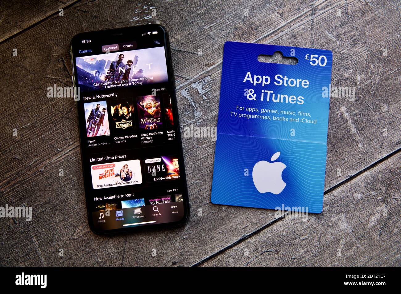 Apple store gift cards hi-res stock photography and images - Alamy