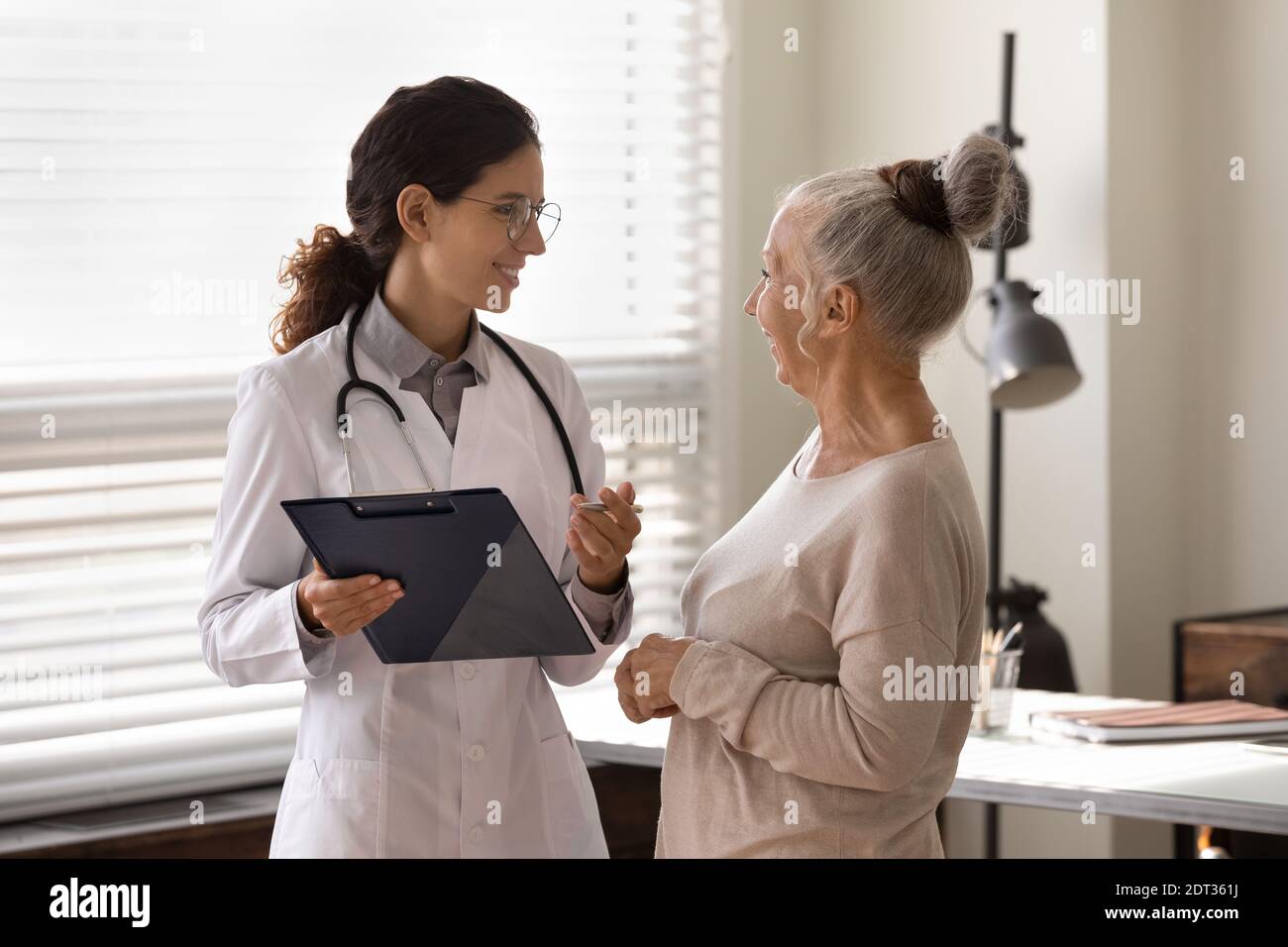 Elderly woman patient hi-res stock photography and images - Alamy