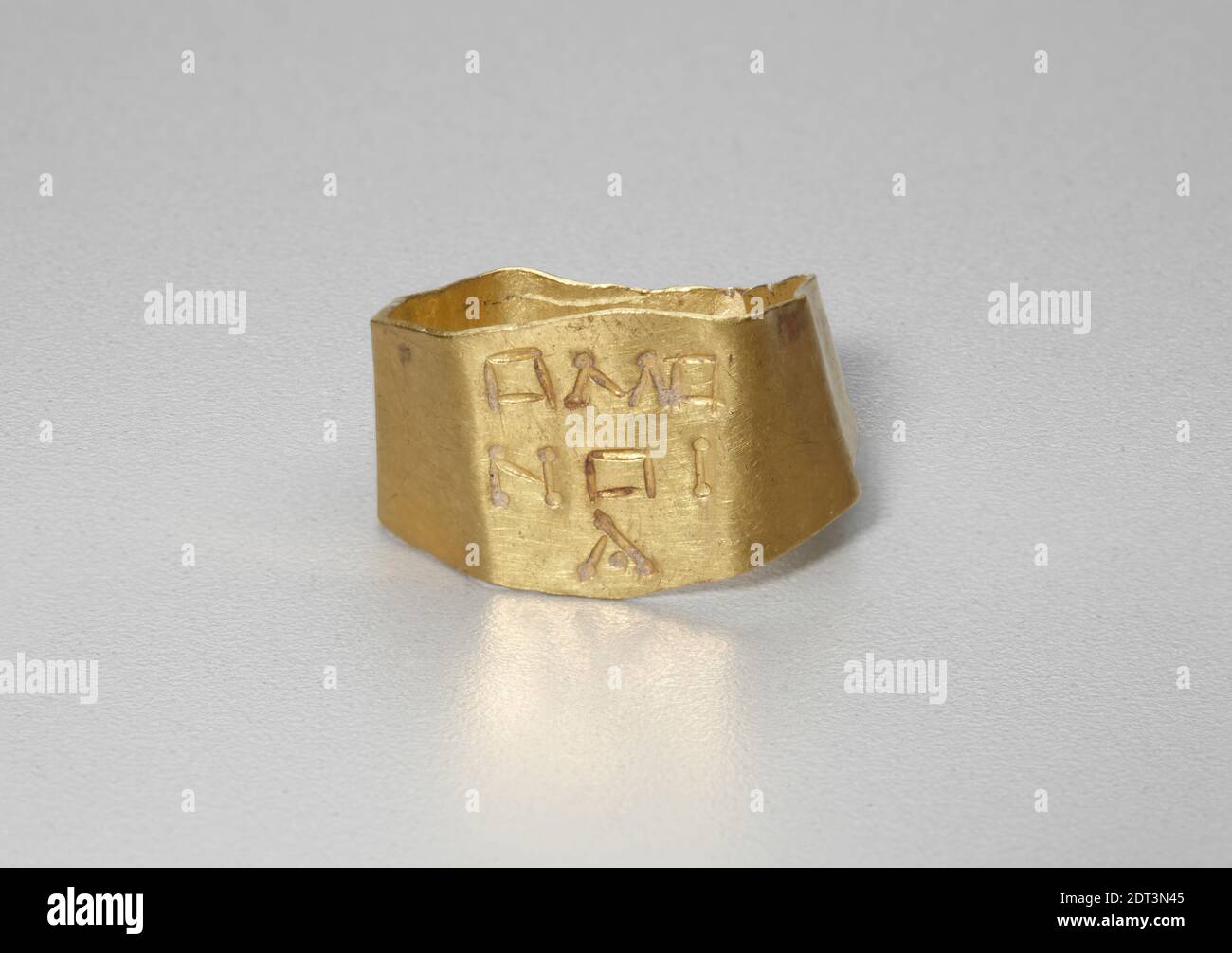 Engagement Ring, ca. A.D. 200–256, Gold, 1.4 cm (9/16 in.), Yale-French Excavations at Dura-Europos, Excavated in Dura-Europos, Syria, Syrian, Dura-Europos, Roman, Jewelry Stock Photo