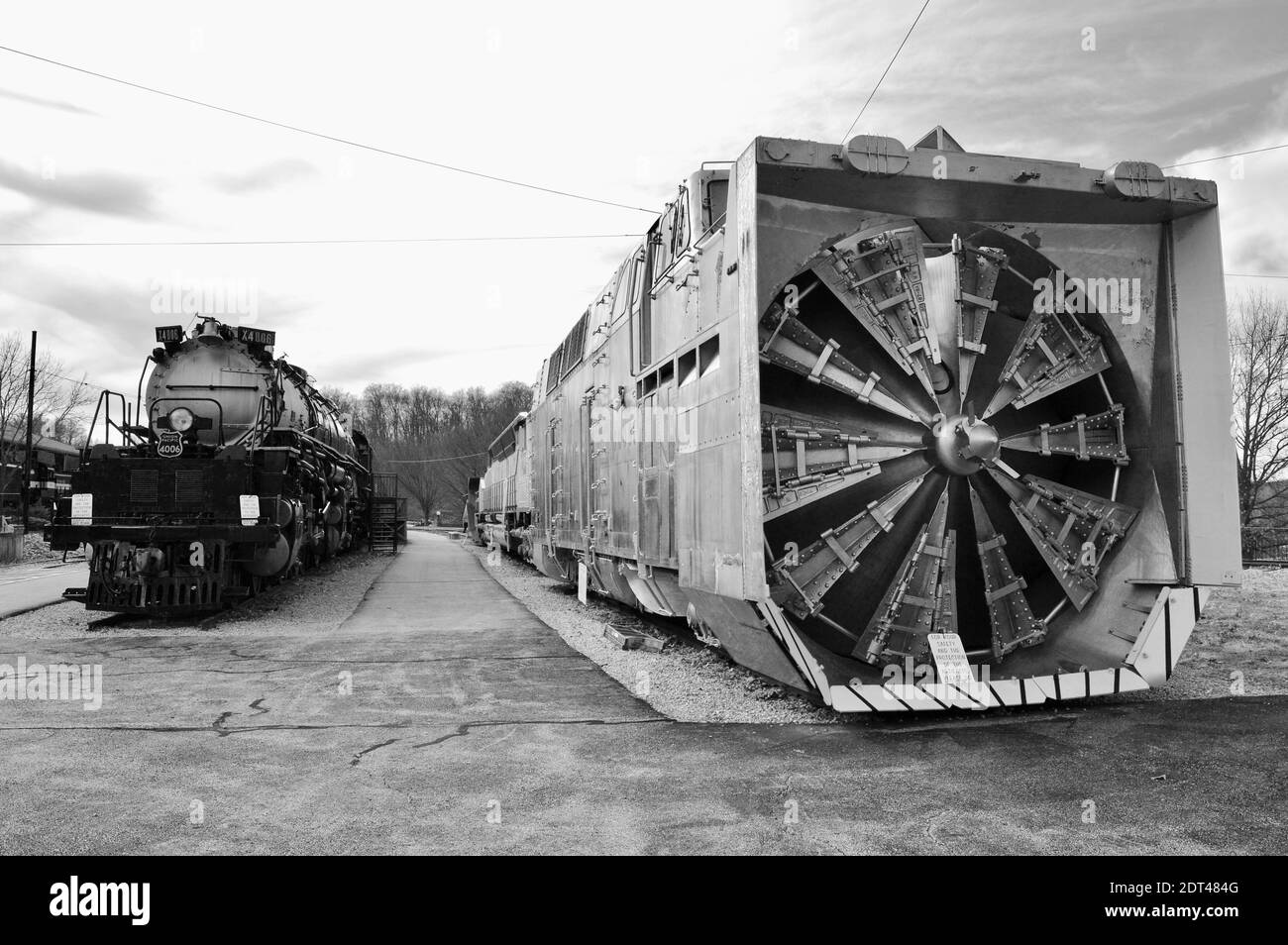 Union Pacific 4-8-8-4 'Big Boy' steam locomotive #4006 and a snowplow at the National Museum of Transportation Stock Photo