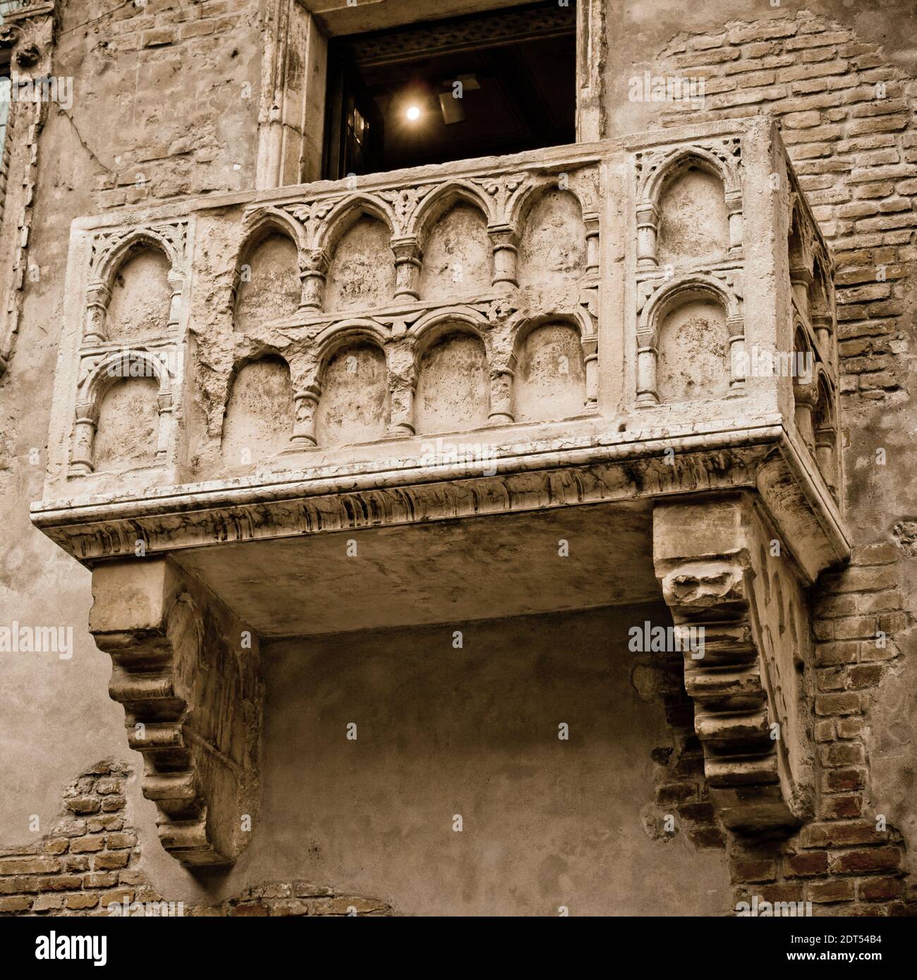 Romeo and Juliet balcony in Verona, Italy Stock Photo - Alamy