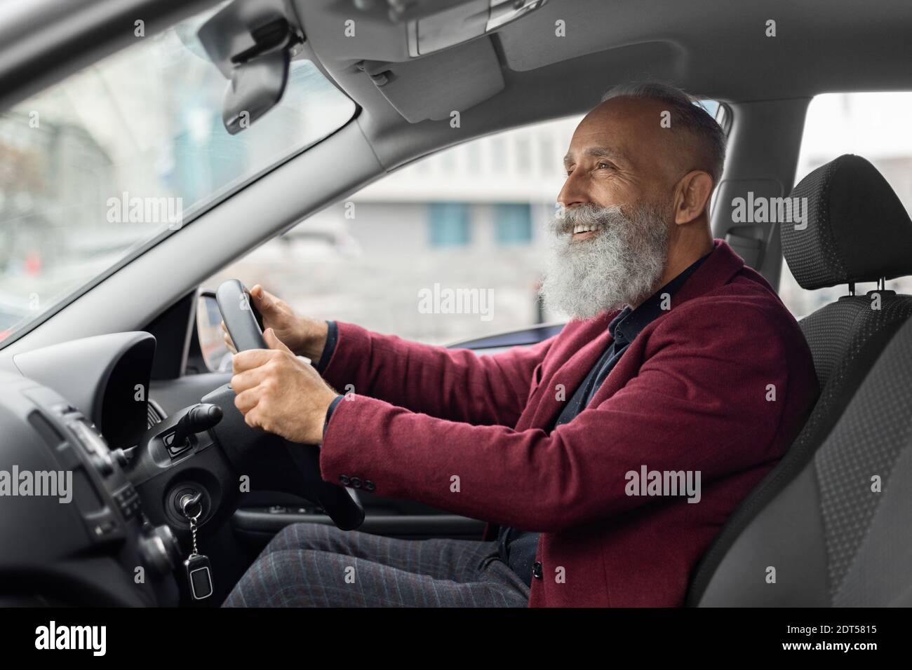 Old bearded grey haired man hi-res stock photography and images - Alamy