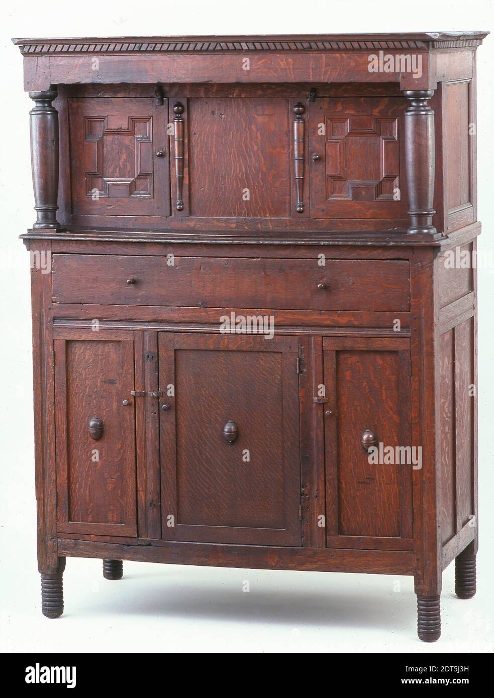 Cupboard, Oak, cedar, pine, maple, English elm, 60 3/4 × 45 7/8 × 22 5/8 in. (154.3 × 116.5 × 57.5 cm), Probably British, 17th century, Furniture Stock Photo