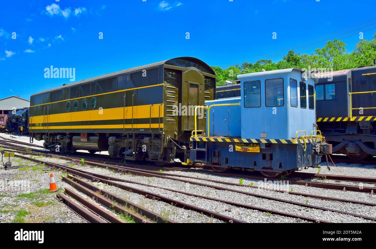 EMD diesel demonstrator locomotive #103-B with a small electric switching locomotive at the National Museum of Transportation Stock Photo