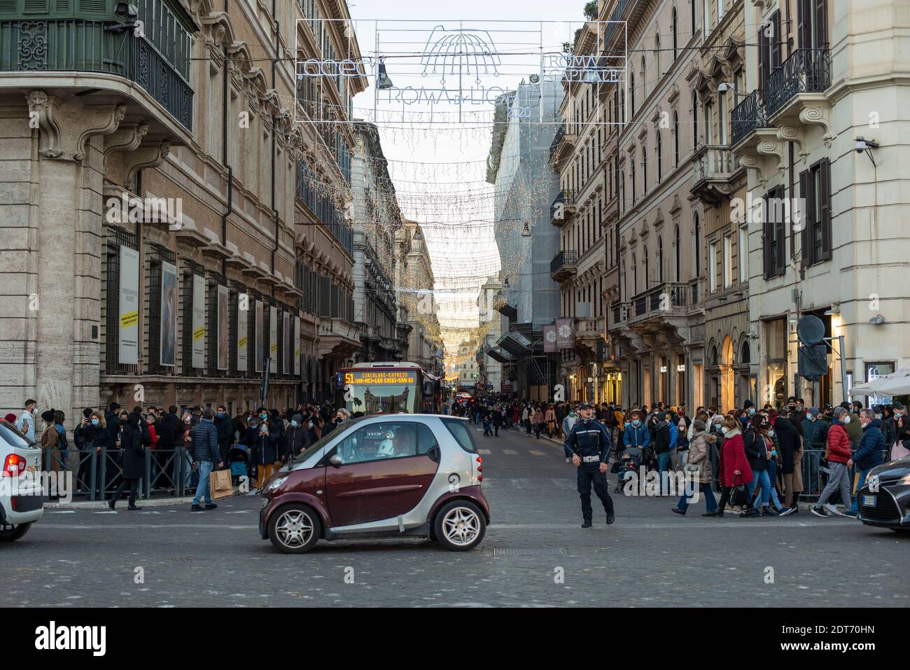 Rome christmas shopping hi-res stock photography and images - Page 7 - Alamy