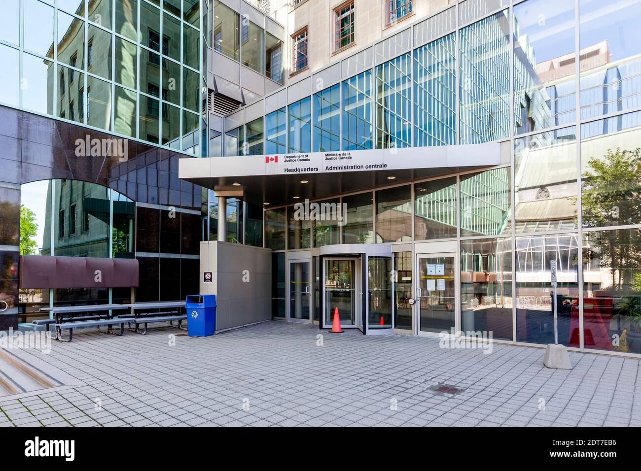 Department justice building ottawa hi-res stock photography and images -  Alamy, image size:1300x956