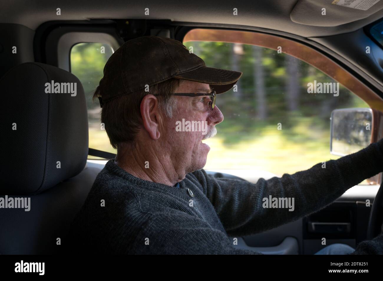 Driver sitting in drivers seat hires stock photography and images Alamy
