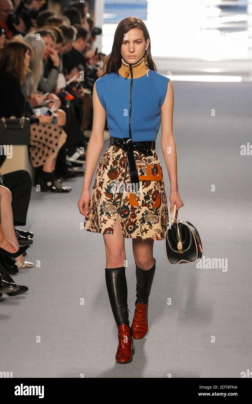 Ghesquiere catwalk hi-res stock photography and images - Page 3 - Alamy