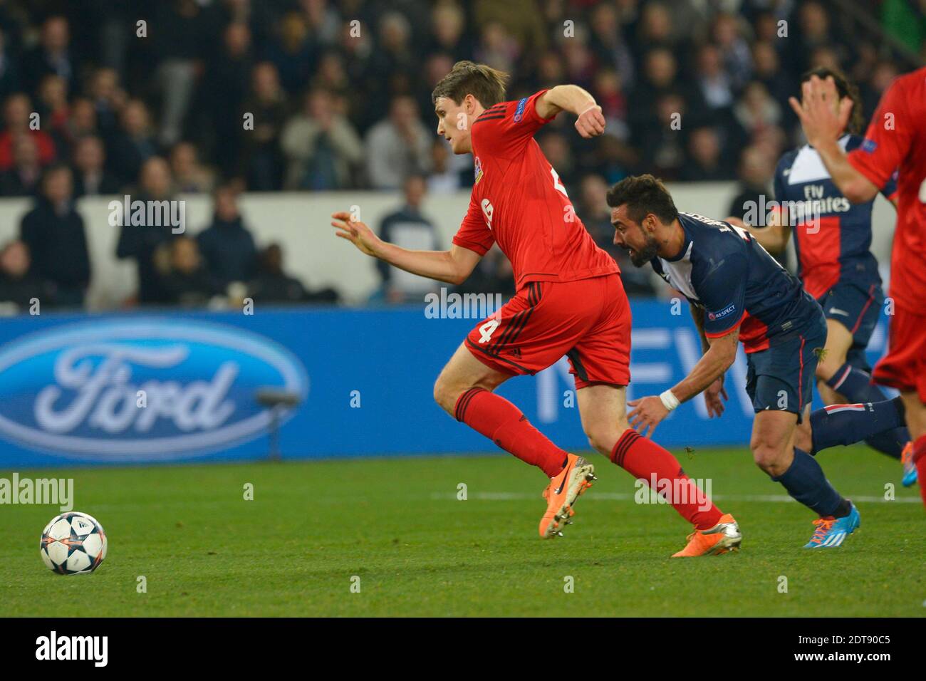 Psgs Ezequiel Lavezzi Battling Bayer Leverkusens Philipp Wollscheid During The Uefa Champions 