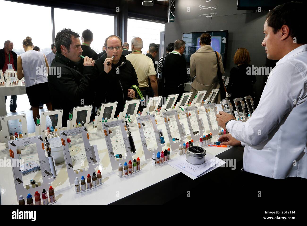 elfbar nachfüll pod läuft aus Cigarettes électroniques à batterie amovible & e-cig à accu