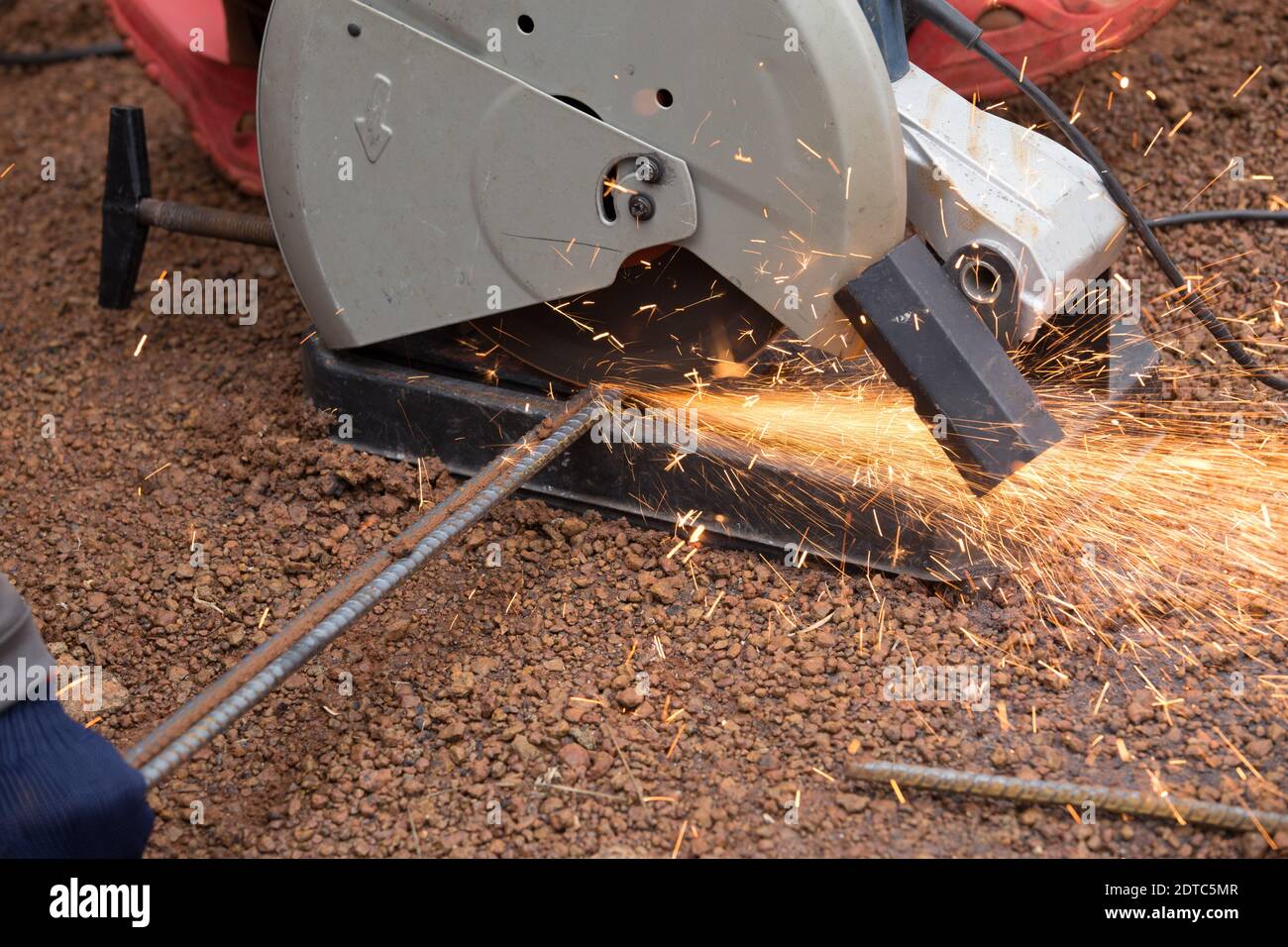 Rebar circular saw High Resolution Stock Photography and Images Alamy