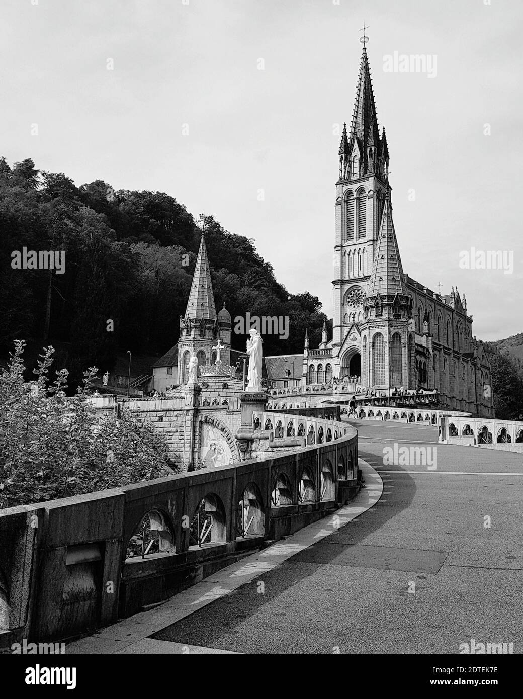 Lourdes iglesia hires stock photography and images Alamy