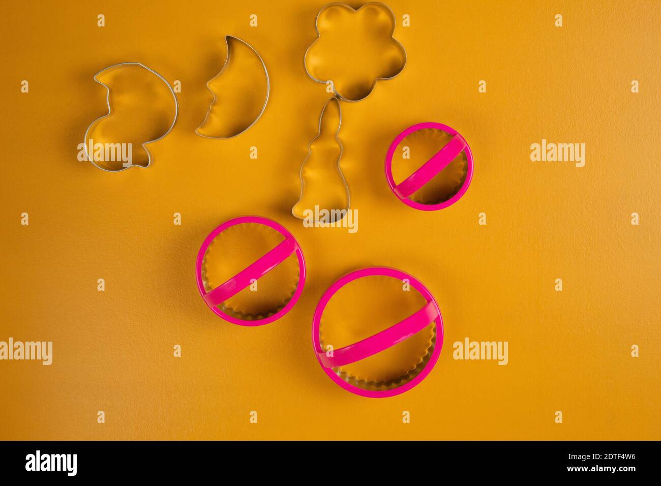 Metal and silicone baking tins Stock Photo Alamy