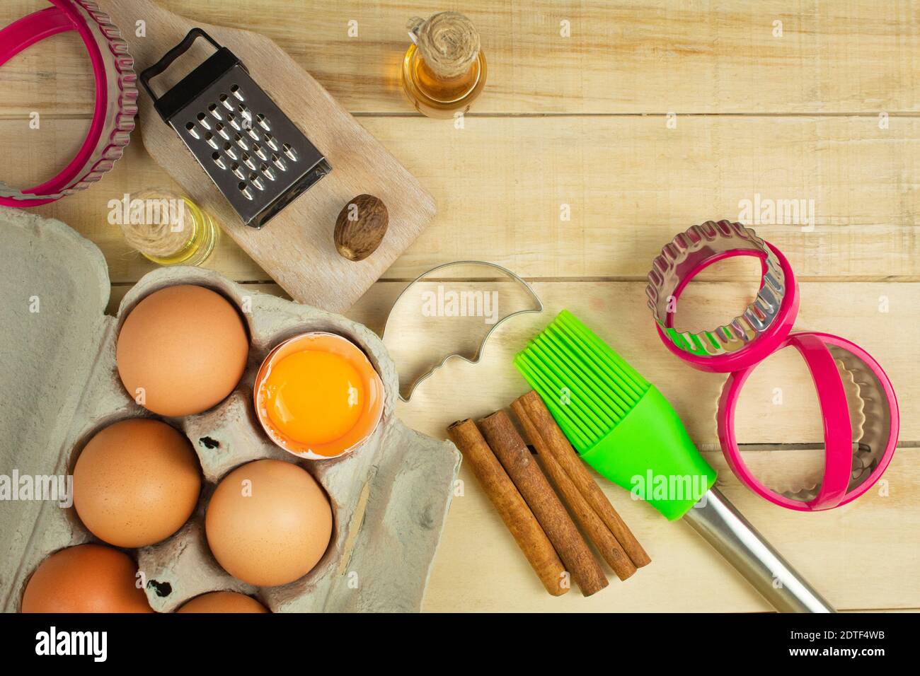 Metal and silicone baking tins Stock Photo Alamy