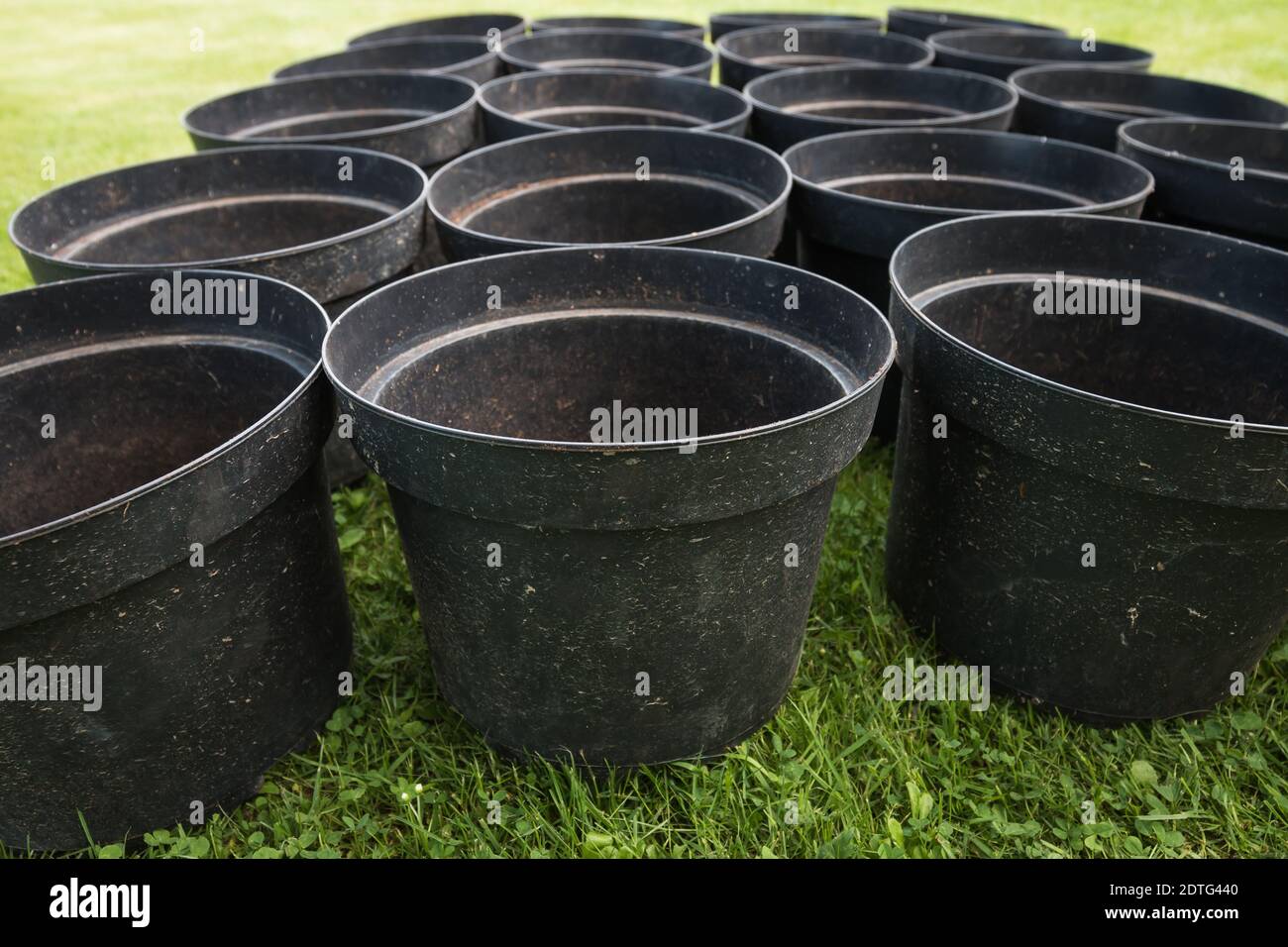 20 Empty Plant Pots Are Waiting For Tomato Plants Stock Photo Alamy