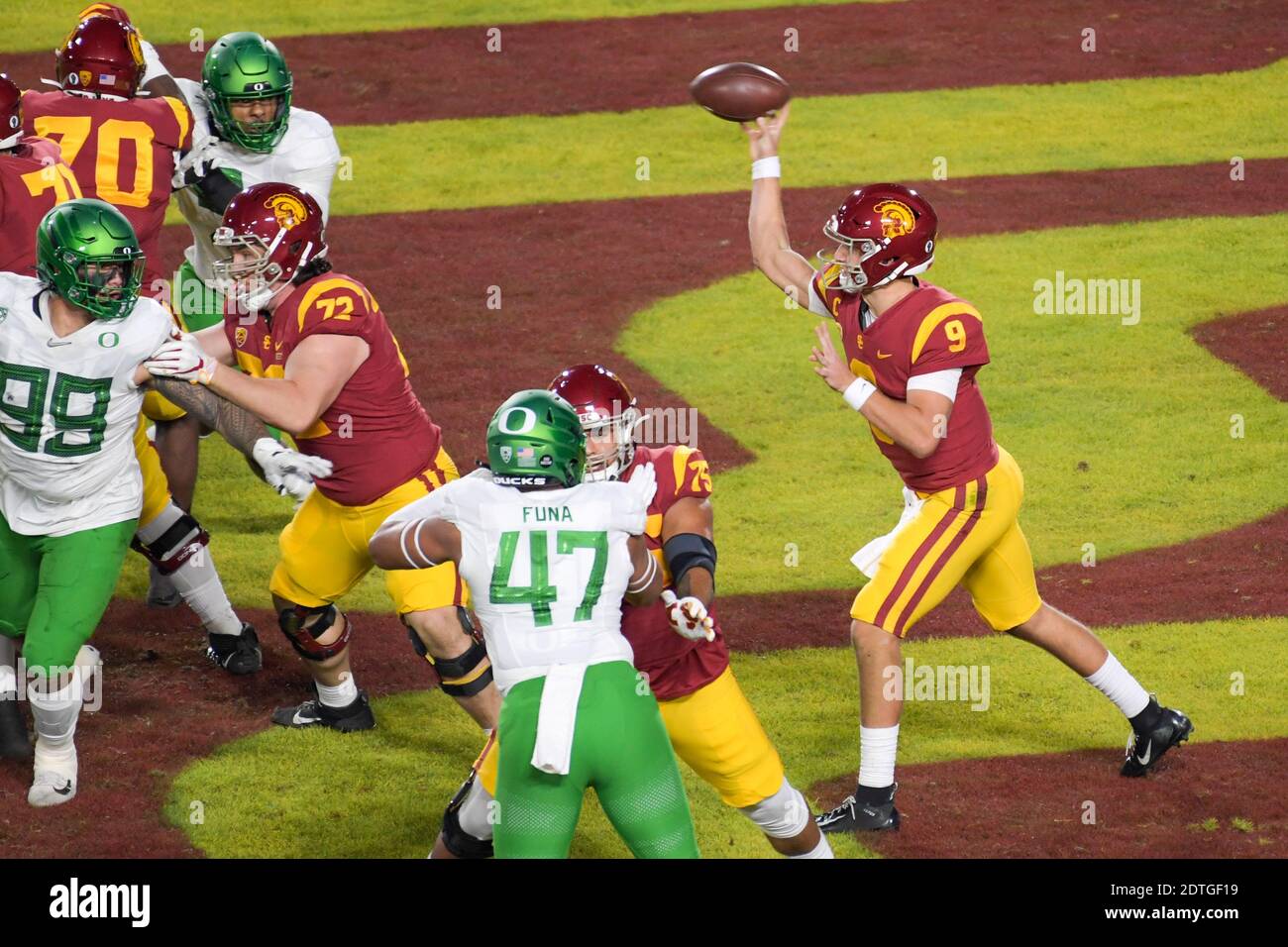 Southern California Trojans quarterback Kedon Slovis (9) throws the ball during an NCAA football game against the Oregon Ducks, Friday, December 18, 2 Stock Photo