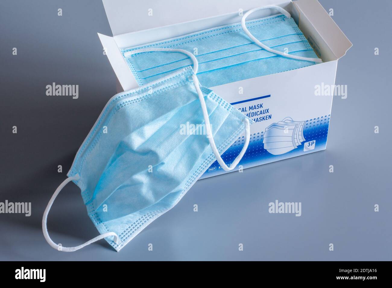 Box of 50 surgical masks Stock Photo - Alamy